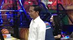 Foto: Saat Jokowi Unjuk Gigi Main Basket di Depan Jan Ethes