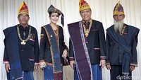 Hasilnya, Bobby akan diberi gelar Sutan Porang Gunung Barining Naposo sementara Kahiyang diberi gelar Namora Pinayongan Kasayangan.