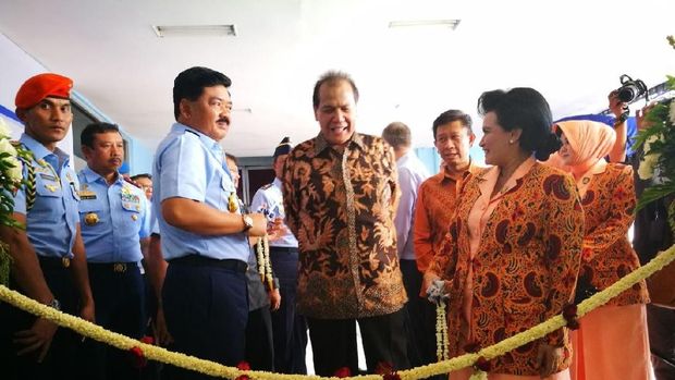 Chairman CT Corp Chairul Tanjung dan KSAU resmikan Airforce Mart