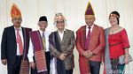 Berbagai Pakaian Adat Meriahkan Pesta Adat Kahiyang-Bobby