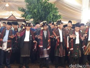 OSO Manortor di Depan Kahiyang-Bobby