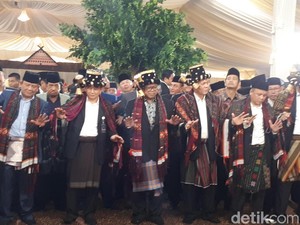 OSO Manortor di Depan Kahiyang-Bobby
