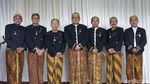 Berbagai Pakaian Adat Meriahkan Pesta Adat Kahiyang-Bobby