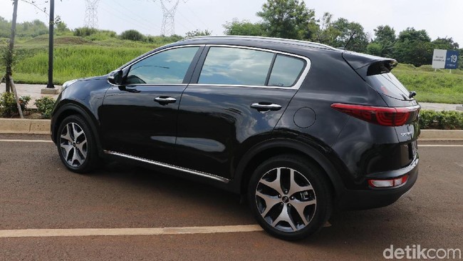 Sensasi Mengendarai SUV Berdesain ala Jet Tempur