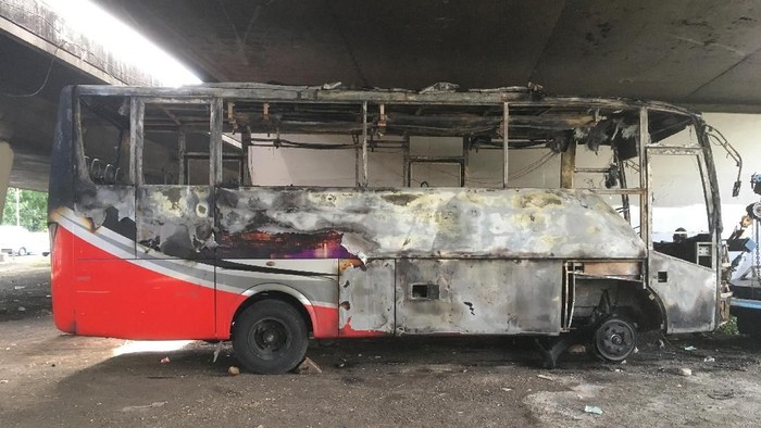 Bus Terbakar di Slipi Akibat Korsleting, Tak Ada Korban Jiwa
