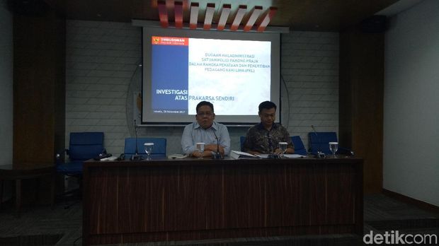  Anggota Ombudsman Adrianus Eliasta Meliala dalam jumpa pers, Jumat (24/11/2017)