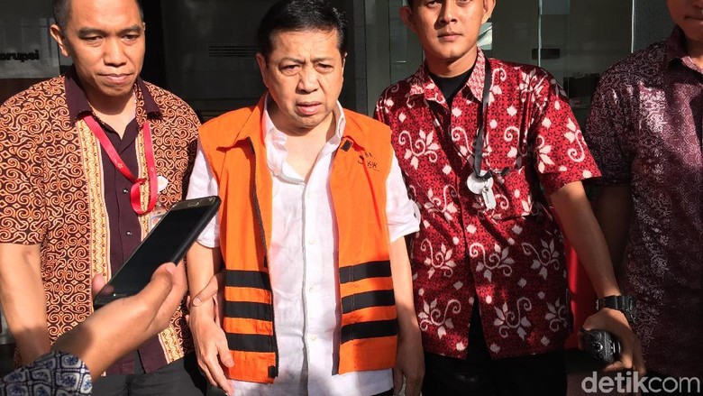 Diperiksa 3 Jam di KPK, Setya Novanto Ditanya soal Tersangka Lain Diperiksa 3 Jam di KPK, Setya Novanto Ditanya soal Tersangka Lain