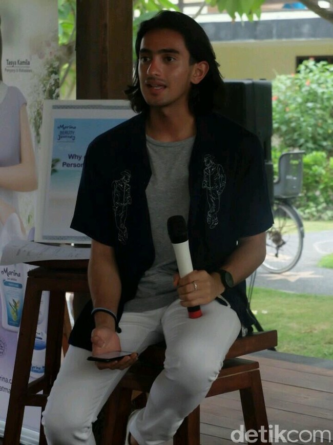 Bintang sinetron berusia 22 tahun ini baru saja lulus dari pendidikan strata satunya di Universitas Mercu Buana. Tak tanggung-tanggung Indeks Prestasi Kumulatif (IPK) yang dimiliknya pun mencapai 3,75 Foto: Anggi Mayasari / Wolipop