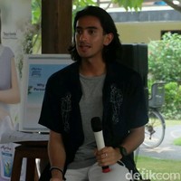 Bintang sinetron berusia 22 tahun ini baru saja lulus dari pendidikan strata satunya di Universitas Mercu Buana. Tak tanggung-tanggung Indeks Prestasi Kumulatif (IPK) yang dimiliknya pun mencapai 3,75 Foto: Anggi Mayasari / Wolipop