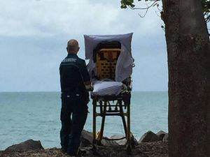 Momen Haru Paramedis Kabulkan Permintaan Terakhir Pasien ke Pantai