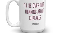 Siapa nih orang yang selalu mengkhayal makanan saat sedang minum kopi? Mug ini cocok untuk Anda yang sedang mengkhayal tentang enaknya cupcake. Foto: Istimewa