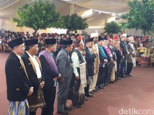 Pesta Adat Kahiyang-Bobby, Darmin Ucapkan Terima Kasih ke Raja-raja