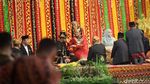 Foto: Kahiyang-Bobby Menari Tortor Somba di Puncak Pesta Adat