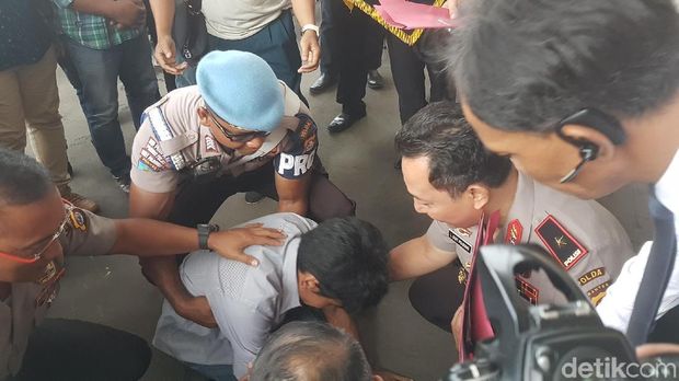  Polda Banten mengembalikan kendaraan yang dicuri kepada pemiliknya di Mapolda Banten, Sabtu (25/11/2017)