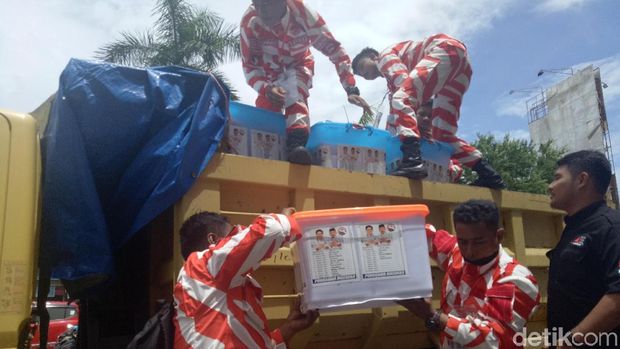  Ichsan Yasin Limpo-Andi Mudzakkar (IYL-Cakka) mendaftarkan diri maju Pilgub Sulsel lewat jalur perseorangan, Sabtu (25/11/2017)