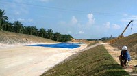 Pekerjaan opname solid sodding. Dok PT Hutama Karya.