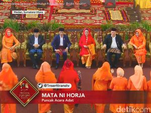 Iriana Juga Manortor, Tak Kalah Ciamik!