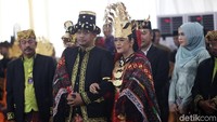 Setelah diulosi Kahiyang dan Bobby melanjutkan sejumlah prosesi lainnya.