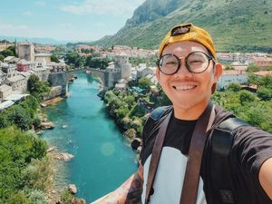 Lihat Serunya Pemeran Foto ala Travel Vlogger Alexander Thian