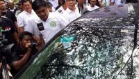 Stiker taksi online berbentuk lingkaran dengan diameter 15 cm. Di dalam stiker itu terdapat logo Kementerian Perhubungan, QR code, tulisan Angkutan Sewa Khusus, Jabodetabek, dan BPTJ (Badan Penyelenggara Transportasi Jabodetabek).