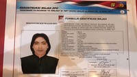 Ini Mr X pertama. Ciri-ciri yang disebutkan yaitu berumur sekitar 35 tahun, tinggi sekitar 173 cm, bentuk muka oval, bentuk dagu tajam, rambut hitam lurus bergelombang panjang seleher, hidung lurus, postur badan ramping atletis, kulit sawo matang, memakai jaket warna hijau tua lengan warna terang. (dok.detikcom)