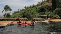 Secara administratif mata air Campaka berada di Kampung Campaka, Desa Drawati, Kecamatan Paseh, Kabupaten Bandung. Untuk mencoba kesegaran sumber mata air ini dibutuhkan tiga jam perjalanan dari pusat Kota Bandung (Wisma Putra/detikTravel)