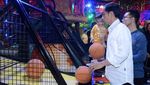 Lincahnya Jan Ethes Bantu Jokowi Main Basket Lawan 2 Menteri