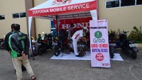 Diskon servis itu dilakukan terhadap 900 motor Honda milik anggota ojek online Grab. Pool/AHM.