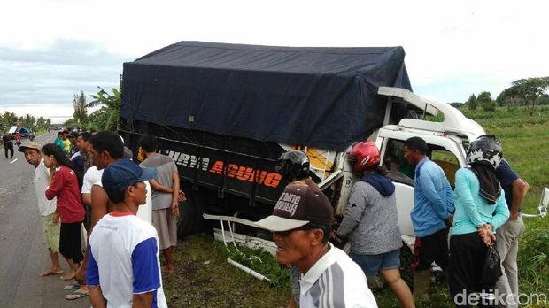 Kecelakaan di Jalur Daendels Purworejo, 2 Pengemudi Luka Parah