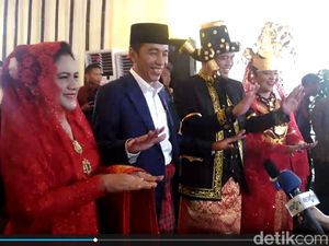 Diiringi Hujan, Jokowi Tinggalkan Lokasi Pesta Adat Kahiyang-Bobby