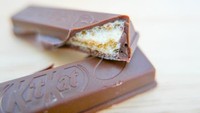 Kalau ini bagian dalam wafer Kit Kat usai digigit. Wah, ada custard pisang yang rasanya manis lembut. Foto: Istimewa