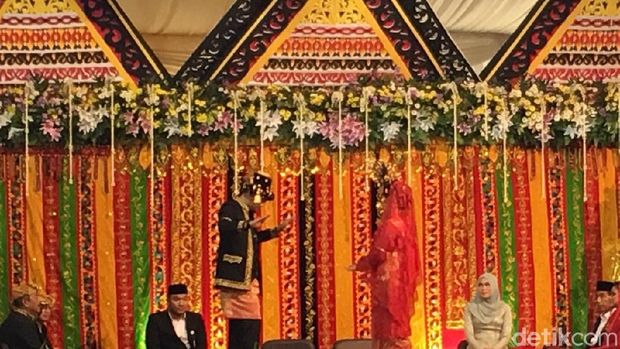 Live Report: Puncak Pesta Adat Kahiyang-Bobby