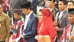 Momen Jokowi-Iriana Disambut Manortor Mundur