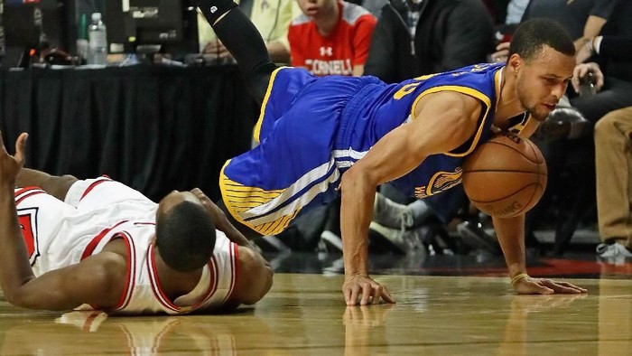 Warriors Tambah Derita Bulls