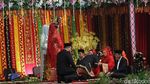 Foto: Kahiyang-Bobby Menari Tortor Somba di Puncak Pesta Adat