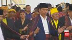 Melihat Jokowi Manortor Bermodal Latihan dari Youtube