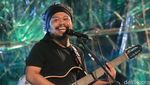 Putuskan Hengkang, Is Tetap Nyanyi Bareng Payung Teduh