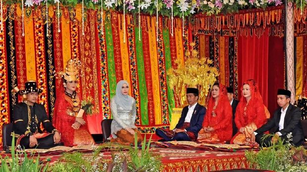 Live Report: Puncak Pesta Adat Kahiyang-Bobby