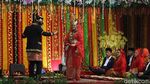 Foto: Kahiyang-Bobby Menari Tortor Somba di Puncak Pesta Adat