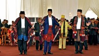 Prosesi manortor ini berlangsung saat Mata Ni Horja di lokasi acara, Bukit Hijau Regency Taman Setia Budi (BHR Tasbi), Kota Medan, Sumatera Utara, Sabtu (25/11/2017) pagi.  (Foto: Agus Suparto/Setpres)
