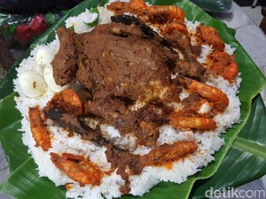 Ini 7 Makanan yang Simbolik Dalam Sajian Mangupa Kahiyang-Bobby