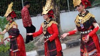 Tari tortor menyambut kedatangan Jokowi dan Iriana