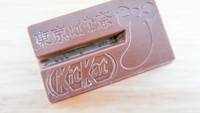 Beginilah penampakan Kit Kat Tokyo Banana yang bentuk batangan cokelatnya sedikit berbeda. Anda bisa mendapati logo pisang Tokyo Banana di ujung. Foto: Istimewa