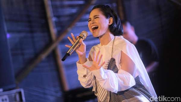 Gaya Andien Isi Kulfest 2017 Gaya Andien Isi Kulfest 2017