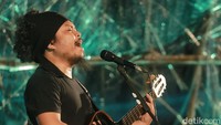 Is akan resmi keluar dari Payung Teduh 31 Desember 2017. Foto: Hanif Hawari/detikHOT