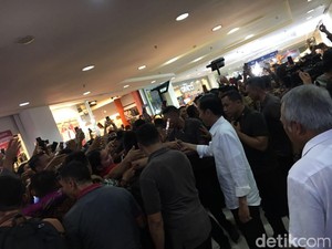 Malam Minggu, Jokowi Ajak Keluarga ke Mal Medan Plaza Fair