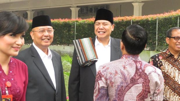 Chairul Tanjung di lokasi pesta adat Kahiyang-Bobby. 