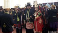 Prosesi mangulosi itu dilaksanakan di gelanggang acara di Bukit Hijau Regency Taman Setiabudi (BHR-Tasbi), Medan, Sumatera Utara.