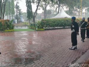 Hujan Turun di Pengujung Pesta Adat Kahiyang-Bobby