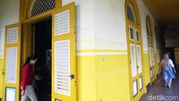 Istana Maimun terdiri dari 2 lantai dan memiliki 3 bagian yaitu bangunan induk, bangunan sayap kiri dan bangunan sayap kanan.